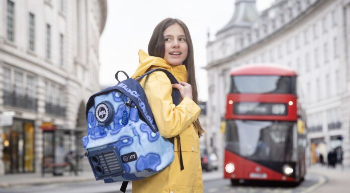 Schoolgirl’s hi-tech backpack designed to tackle airborne diseases