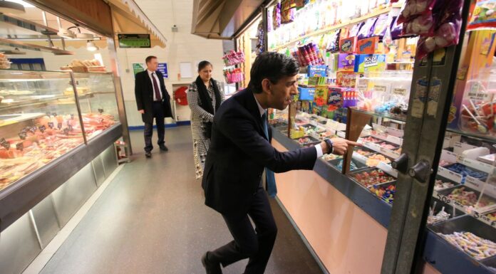 Retailers urge PM to overhaul £2bn waste recycling scheme