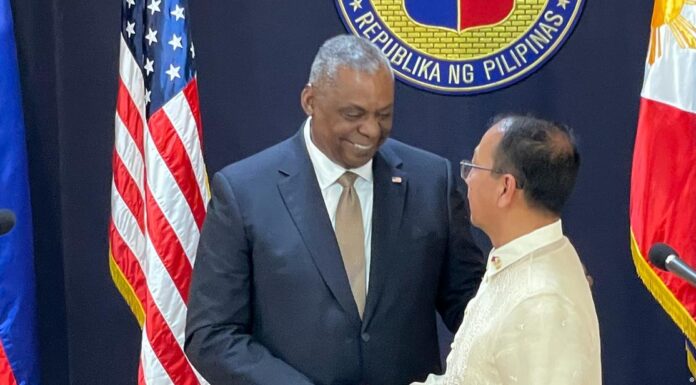 Opinion: Facing China, Manila cozies up to US
