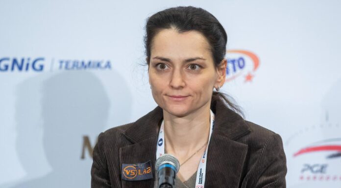 Russian chess queen Kosteniuk switches to Swiss federation