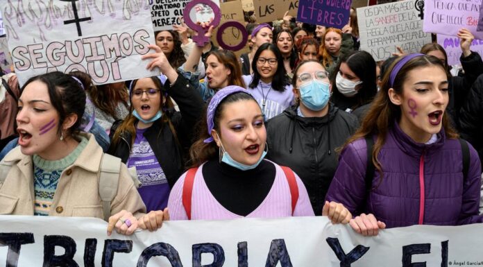 Spanish PM Sanchez announces planned gender-parity law