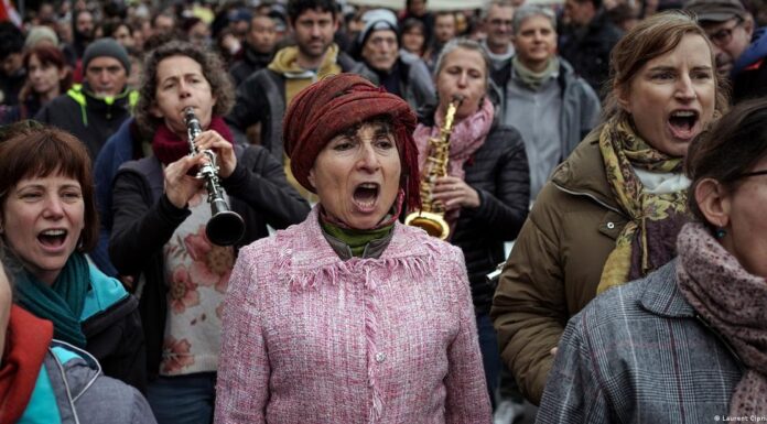 French Senate votes to raise retirement age amid protests