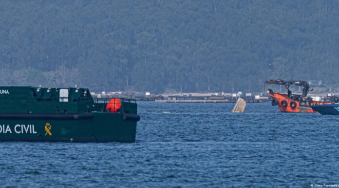 Spanish police recover empty drug submarine off north coast