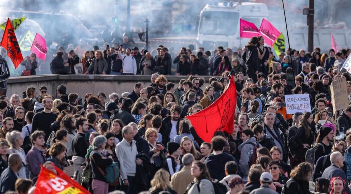 France: Pension reform spells crisis for Macron