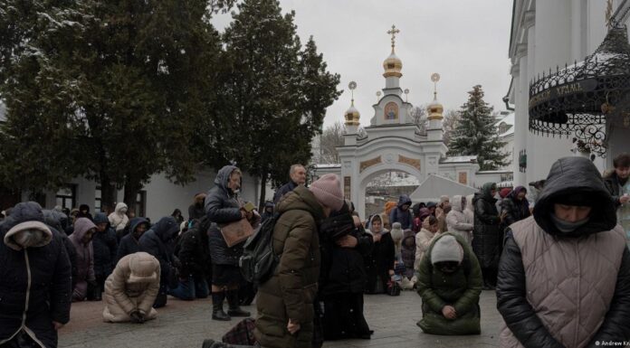 Ukraine updates: Orthodox monks in Kyiv refuse eviction