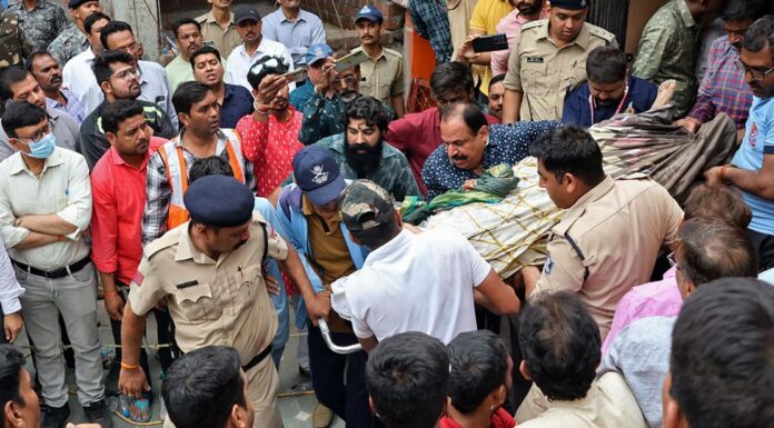 Deaths in India temple tragedy climb