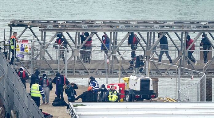 UK government to introduce legislation to deport Channel migrants
