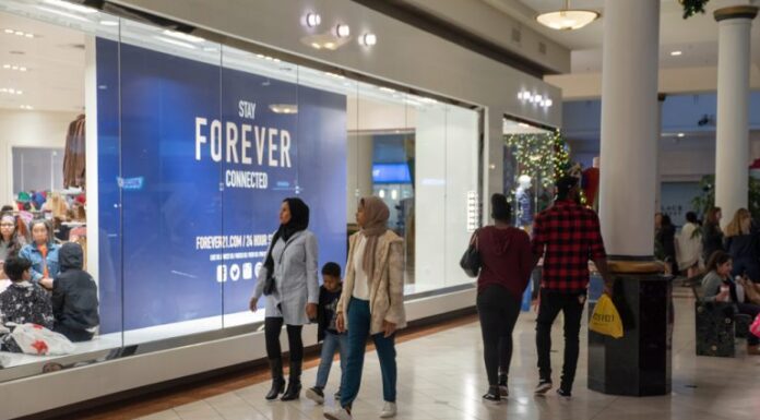Discretionary Spending Pullback May Paint Clearer US Economic Picture
