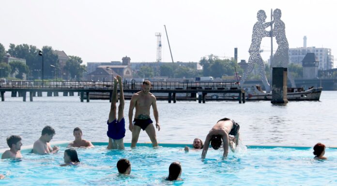 Women in Berlin allowed to go topless in swimming pools, says state government