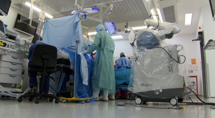 ‘It means that every day is the best day in surgery’: Robotic arm assists with knee replacement