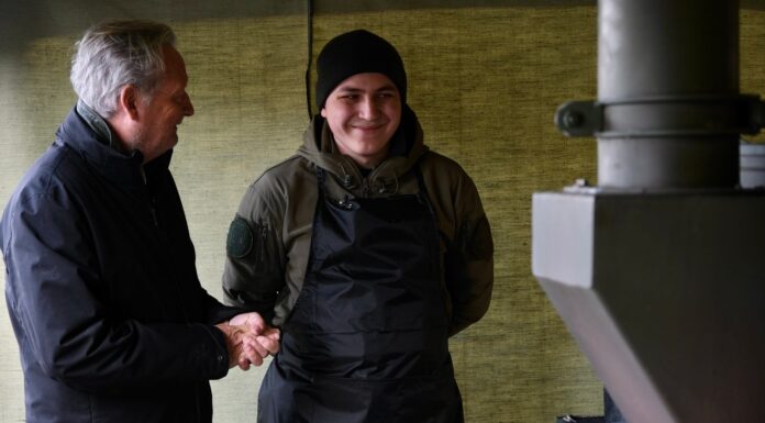 Ukraine war: Ukrainian ‘boy on the bridge’ turned army cook dreams of becoming professional chef