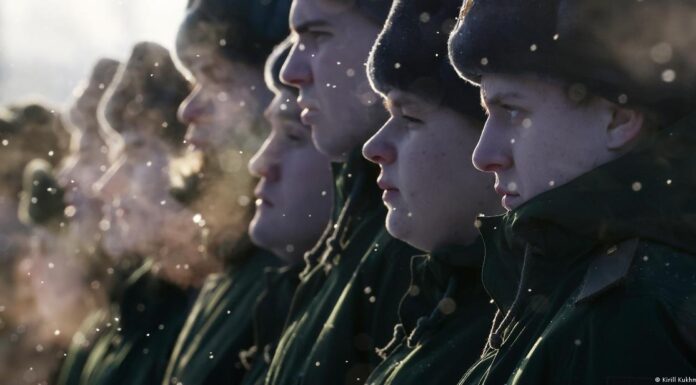 Russia steps up efforts to boost army size