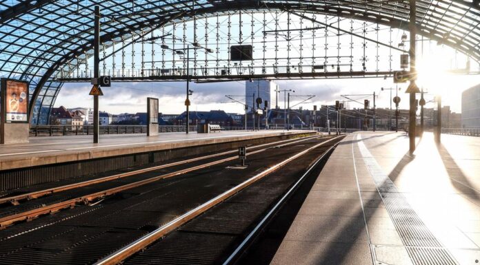 Strikes impact German rail network, four airports