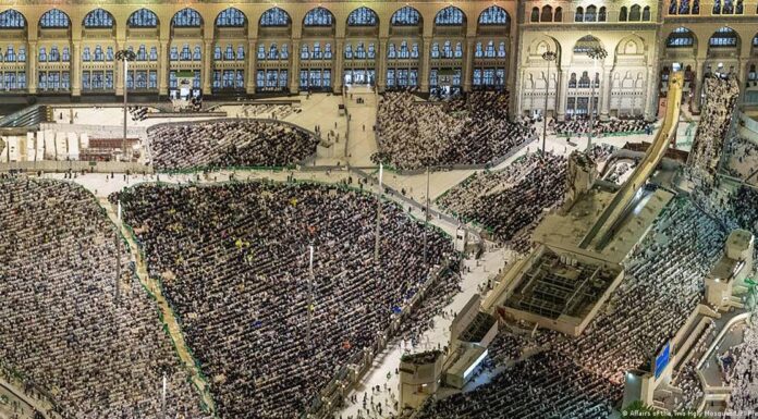 Eid al-Fitr to start for Sunni Muslims while Shiites wait