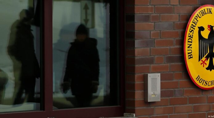 Ukraine updates: Russia to expel German diplomats