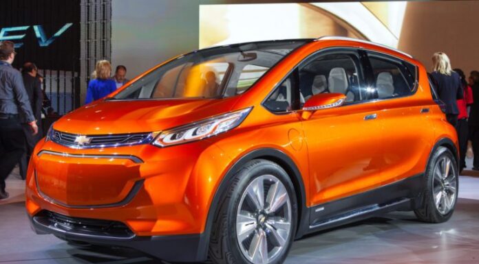 GM Gambles on In-House Tech Over Apple and Google Apps