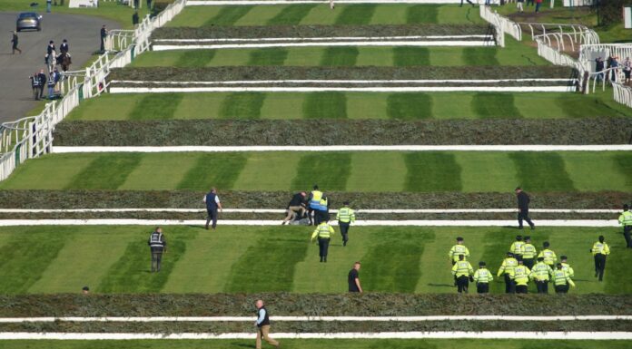 Nine arrested as animal rights protestors delayed start of Grand National