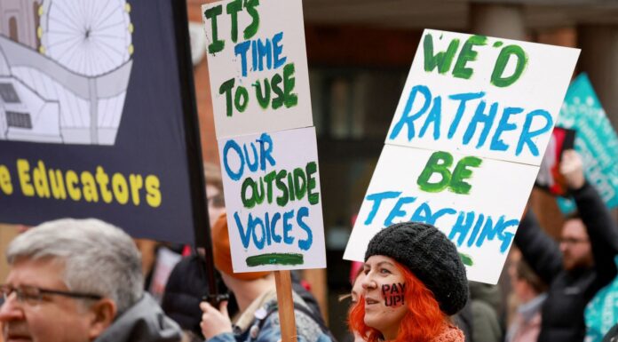UK economy flatlines with no growth in February as strikes hit productivity