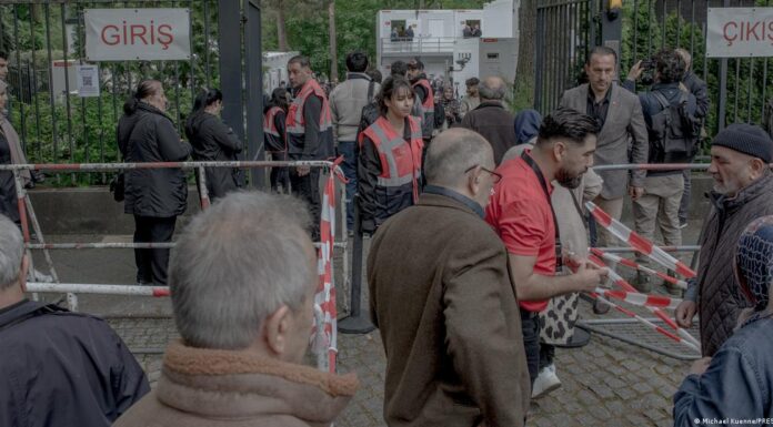 Turkey election runoff: Voting opens for citizens abroad