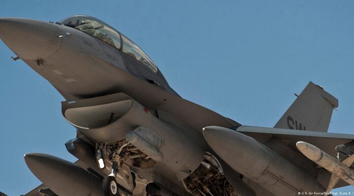 Ukraine updates: Russia rebukes possible F-16s to Kyiv