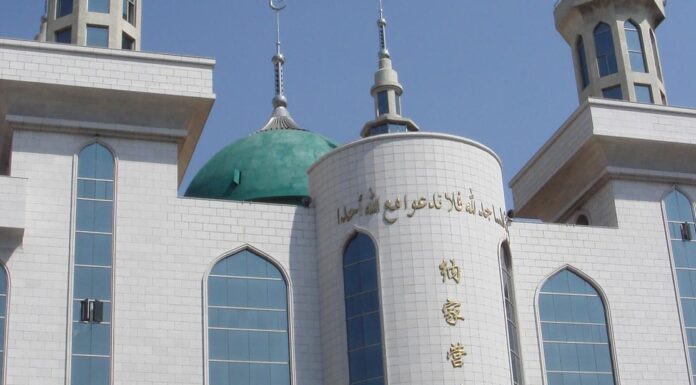 China: Hui Muslims protest plan to demolish Najiaying mosque
