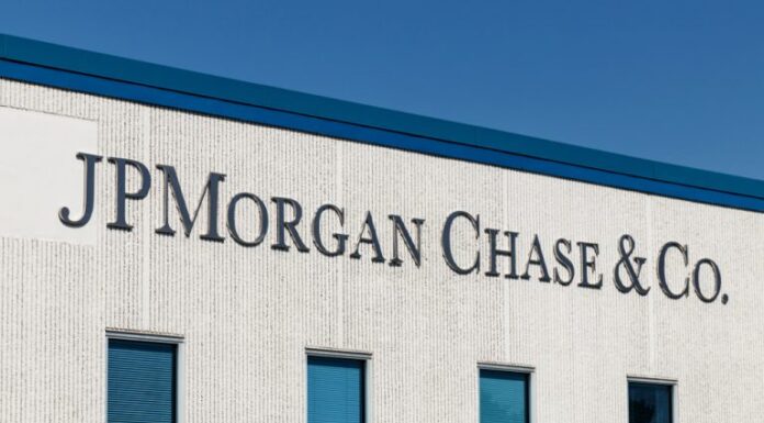 Report: JPMorgan Chase Cuts 500 Technology and Operations Roles
