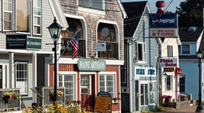 Cash-Strapped Main Street Merchants See Credit Options Shrinking