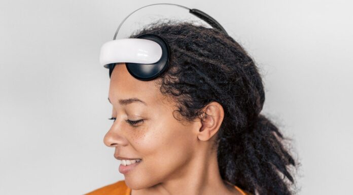 Electric headset for treating depression trialled by NHS