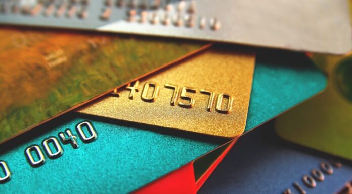 Report: Credit Card Delinquencies Rise as Consumers Drain Savings
