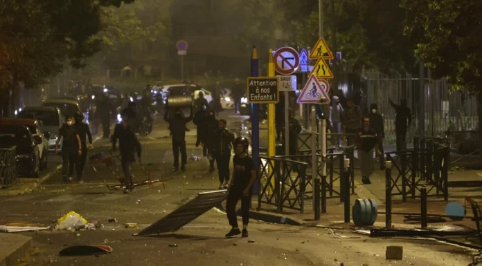 ‘We have to listen to them’: Youth associations on the front lines during Nahel riots