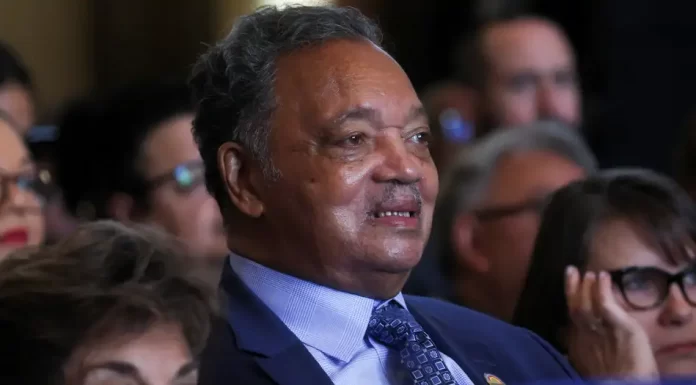 Jesse Jackson to step down from his civil rights group