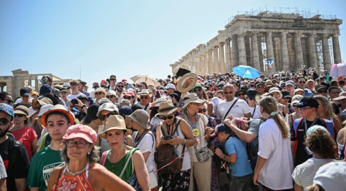 Europe weather: Highest temperatures yet to come as tourists left stranded outside Greek landmark