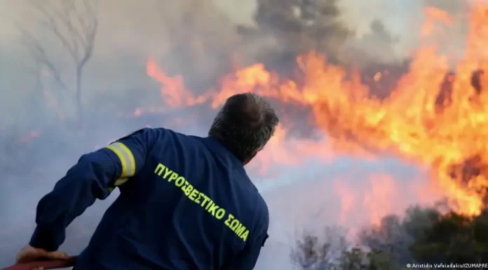 Greece wildfires: PM warns of ‘difficult days ahead’