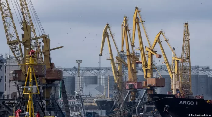 Ukraine updates: Russia targets Ukrainian ports