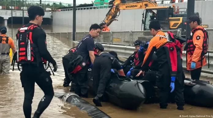 South Korea: Rescuers look for survivors after deadly floods