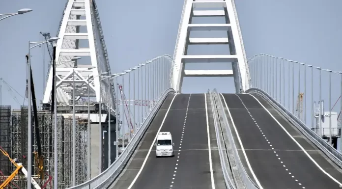 Ukraine updates: Zelenskyy calls Crimean bridge army target