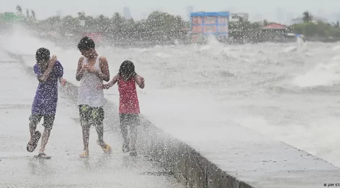 Typhoon Doksuri: 1 dead, thousands evacuated in Philippines