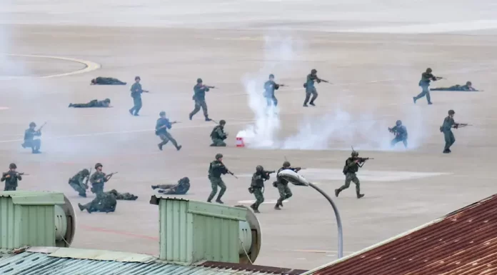 Taiwan troops try Ukraine’s tactics during invasion drills