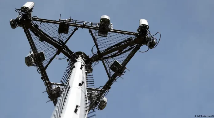 Cellular outage disrupts phone service across the US