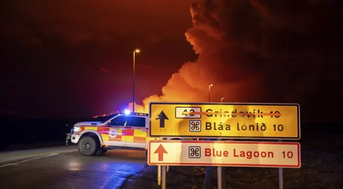 Iceland volcano eruption: Lava reaches defence barriers